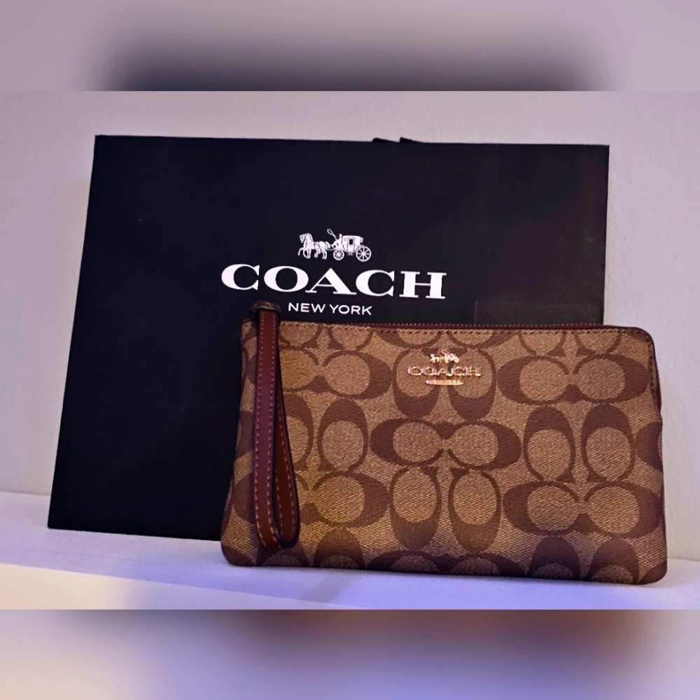 COACH- Brown Wristlet